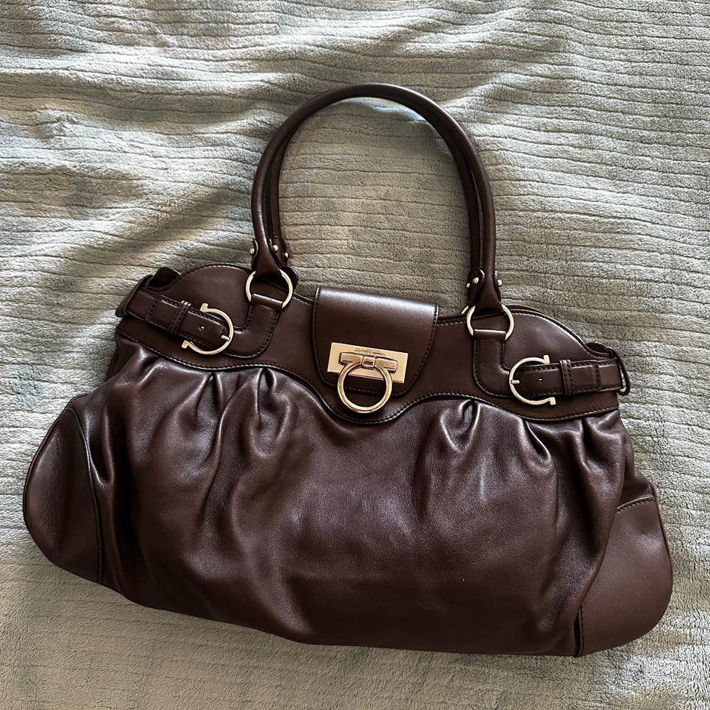 SALVATORE FERRAGAMO GANCINI BUCKLE BROWN LEATHER SHOULDER BAG
